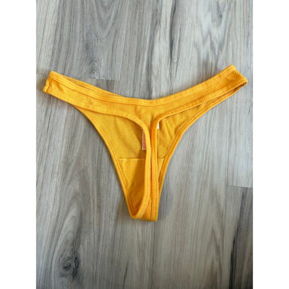 Medium Victoria's Secret PINK Sexy Thong String V-Cut LOGO Golden Mustard NWT - Picture 2 of 5